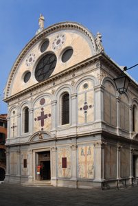 Kilátás a Santa Maria dei Miracoli templomról Velencében (Venezia) 2007-ben Pietro Lombardo és fiai által. alkotó: Pietro Tullio and Antonio I Lombardo