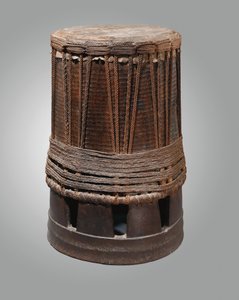 Tambour, Pahu, a Marquesas-szigetekről (fa és zsinór)