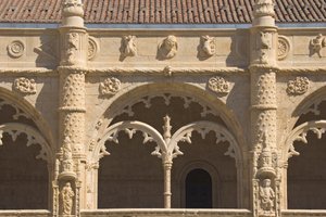 Kolostor alkotó: Portuguese School