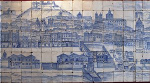 Panorámás kilátás Lisszabonra, az 1755-ös földrengés előtt - Azulejos 18. század eleje, tábla figyelmeztetés a lisszaboni Tentugal grófok egykori palotájára (Nagy lisszaboni panoráma az 1755-ös földrengés előtt, fajansz 18. század eleje, ősi palota