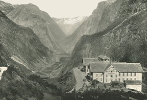 The Valley and Hotel, Stalheim, Norvégia, 1895.