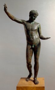 Görög művészet: Praxitele (Kr. e. 4. század) szobrászművésznek tulajdonított „Marathoni fiatalember” (ephebe) bronzszobra, amely Hermész sportoló tinédzserét ábrázolja (Kr. e. 4. század), ie 460, Dim. 130 cm - Athénész, Nemzeti Régészeti Múzeum (15118. sz.