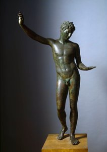 Görög művészet: "" Marathon fiatalembere"" (ephebe) Hermész tinédzser vagy fiatal sportoló szobra - Praxitele bronzszobra (Kr. e. 4. század), ie 330. Dim. 130 cm - Athénész, Nemzeti Régészeti Múzeum - Marathoni fiú vagy Efebe Marathon - Bronz