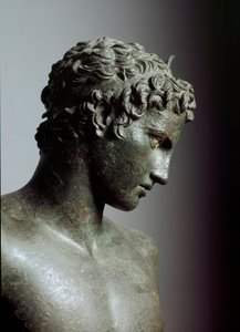 Görög művészet: "" Marathon fiatalembere"" (ephebe) Hermész tinédzser vagy fiatal sportoló szobra, Részlet - Praxitele bronzszobra (Kr. e. 4. század), ie 330, Dim. 130 cm - Athénész, Országos Régészeti Múzeum - Marathon Youth (részlet) - Bronze sc