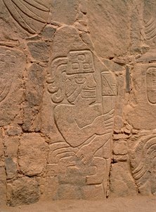 Sisakot viselő harcos figurája, aki ütőt tart (kő) alkotó: Pre Columbian Pre Columbian