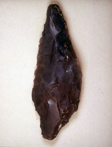 A nyilak a kovakőre mutatnak. Varese. Milánói Régészeti Múzeum alkotó: Prehistoric Prehistoric