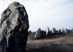 Kermario megalitikus carnac emlékművei. alkotó: Prehistoric Prehistoric