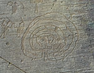 Őstörténet, camunni civilizáció, sziklaművészet: a harcosok pajzsokból és kardokból álló fegyvereit ábrázoló sírkő, valamint egy labirintus. A neolitikum és a bronzkor közötti időszak. Roche. 35 Capo di Ponte, a Naqu bemetszésének nemzeti parkja alkotó: Prehistoric Prehistoric