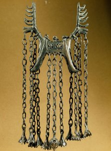 Őstörténet: Elan alakú, két fejű medál Dolanlar (Azerbajdzsán) bronzkori lelőhelyéről. Baku, Azerbajdzsán Állami Vallástörténeti Múzeum alkotó: Prehistoric Prehistoric