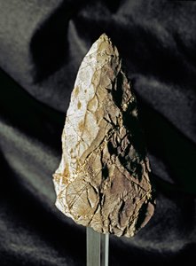 Őstörténet: kovakő amygdaloid biface. Alsó paleolit. A Róma melletti Torrimpietrából. Róma Luigi Pigorini Nemzeti Őskori Néprajzi Múzeum, Olaszország alkotó: Prehistoric Prehistoric