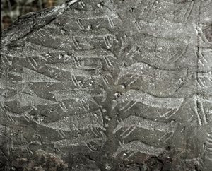 Őstörténet, sziklaművészet: tőrök, ökrök ábrázolásainak sírkőzete. Rézkor. Eneolitikum időszak (kalkolit). Roche sz. 1. Cemmo (Brescia) Cemmo sziklái Nemzeti Régészeti Park, Olaszország alkotó: Prehistoric Prehistoric