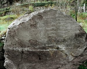 Őstörténet, sziklaművészet: szarvas, szarvasmarha és tőr ábrázolású sírkő. Rézkor. Eneolitikum időszak (kalkolit). Roche sz. 1. Cemmo (Brescia) Cemmo sziklái Nemzeti Régészeti Park, Olaszország alkotó: Prehistoric Prehistoric