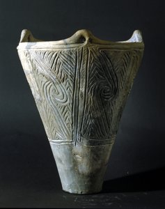Terrakotta váza a Jomon-korszakból (Japán őstörténeti időszaka). Róma, Keleti Művészeti Nemzeti Múzeum. alkotó: Prehistoric Prehistoric