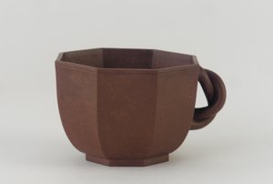 Nyolcszögletű csésze, Chengzhai, valószínűleg 19. század (mázatlan kőagyag)