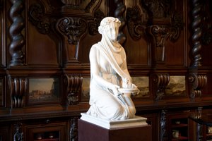 Fátyolos vestal szűz (márvány) alkotó: Raffaello Monti