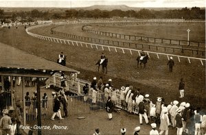 The Race-Course, Poona, 1900-30 körül (szépia fotó) alkotó: Raphael Tuck and Sons