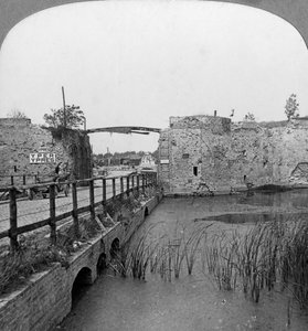 14. századi sáncok és Lille-kapu, Ypres, Belgium, I. világháború, c1914-c1918. alkotó: Realistic Travels Publishers