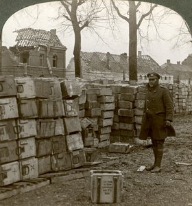 Elhagyott német lőszerek Cambrai közelében, I. világháború, 1914-1918. alkotó: Realistic Travels Publishers