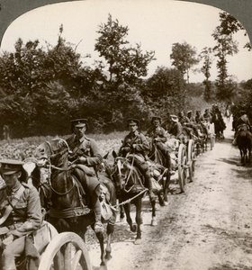 Tartalék lőszer felhozatala, I. világháború, 1914-1918. alkotó: Realistic Travels Publishers