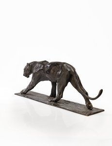 Párduc járás, felemelt hátsó láb, 1904 körül (patinás bronz)