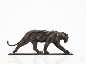 Párduc járás, felemelt hátsó láb, 1904 körül (patinás bronz)