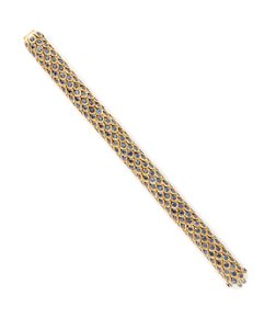A három „Honeycomb” karkötő egyike