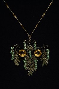 Szecesszió: arany, topáz és zománcozott nyaklánc. Atelier rene Lalique. 1900 Parma, magángyűjtemény alkotó: Rene Jules Lalique