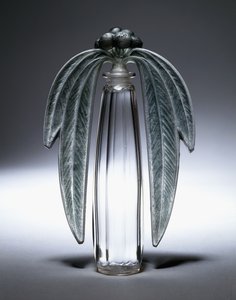 Bouchon Eucalyptus, No. 507, 1919 körül (átlátszó, matt és zöld ólomüveg) alkotó: Rene Jules Lalique