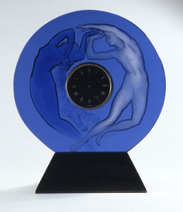 Éjjel nappal, 1926 (üveg óra körül) alkotó: Rene Jules Lalique