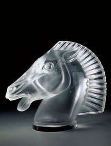 Longchamp hűtősapka alkotó: Rene Jules Lalique