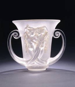 Nadica; egy igen ritka öntött üvegváza, amely két sellőt ábrázol, Kr. e. 1930-as évek (üveg) alkotó: Rene Jules Lalique