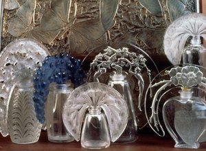 Parfüm flakon üvegben alkotó: Rene Jules Lalique