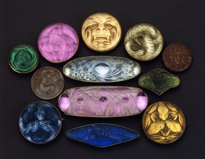 Különféle üvegtárgyak alkotó: Rene Jules Lalique