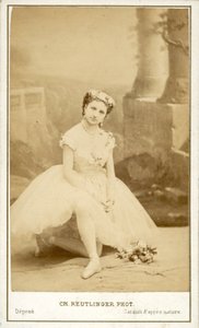 Angelina Fioretti, a Párizsi Opera olasz balerinája (f/w fotó) alkotó: Reutlinger Studio (after)