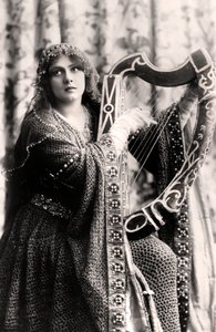 Lily Brayton 1876-1933, angol színésznő, a XX. század elején.
