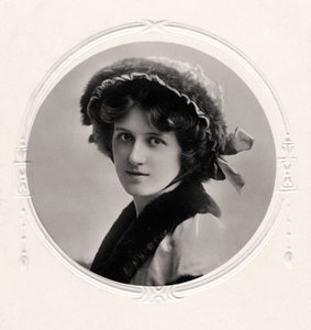 Nina Sevening brit színésznő, a XX. század elején.