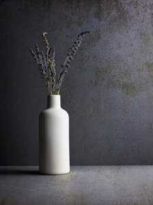 Minimalista levendulás csendélet