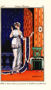 Nő csipkével és rózsákkal díszített, pöttyös lenvászon estélyiben. Vászon éjjeli ruha pöttyös csipkével és kis rózsákkal. Kézzel színezett pochoir (stencil) rézkarc Robert Pichenot illusztrációja nyomán Tommaso Antongini Journa című művéből alkotó: Robert Pichenot