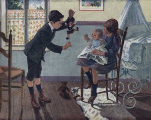 A kistestvér nevelése: egy szobában a nagyhúga ölében ülő baba nézi a bátyja felébredő bábut. Illusztráció: Robert Salles (1871-1929) a „Je sais Lire” c.