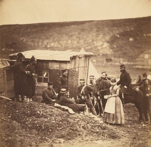 A 4. gárdahuszárezred tábora, vidám társaság, franciák és angolok alkotó: Roger Fenton