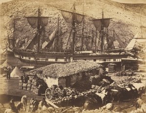 Balaklava kikötője, a marharakpart alkotó: Roger Fenton