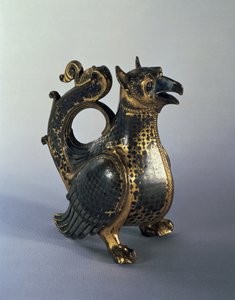 Griff alakú vizeskancsó, 12. század eleje (aranyozott bronz niellóval)