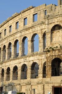 Pulai Amfiteátrum, Horvátország alkotó: Roman