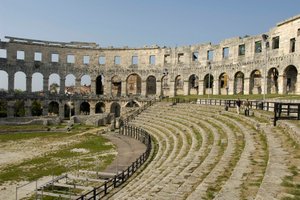 Pulai Amfiteátrum, Horvátország alkotó: Roman