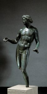 Apollo. Bronz szobor a creuse-i Mansat La Courriere-ből. 1-2. században. V 0,295 m. Párizs, Louvre Múzeum alkotó: Roman