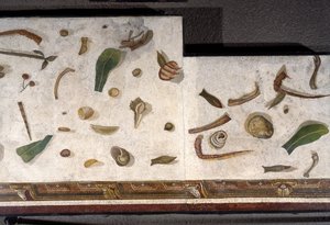 „Asarotos” (Söpöretlen padló) Harakliton által aláírt mozaiktöredékek Rómából, Kr.u. 2. század, Róma alkotó: Roman