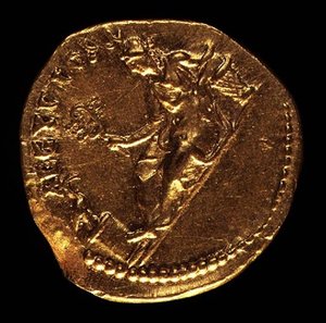 Hadrianus (Kr. u. 117-138) által vert Aureus (fordított), amely AEGIPTOSZT (Egyiptom) balra fekve ábrázolja. (arany) Felirat: AEGYPTOS (előlapját lásd: 119152) alkotó: Roman