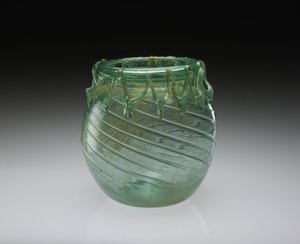 Fúvott üvegedény funkcionális és dekoratív zárórésszel, AD 301-400 (fúvott üveg) alkotó: Roman