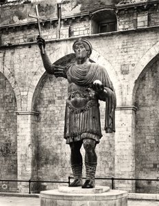 Valószínűleg I. Valentinianus császár (321-375) kolosszális szobra, „Barlettai kolosszus” (bronz) (f/w fotó) alkotó: Roman