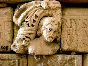 Fej, szarkofág töredéke, 1. század körüli időszak alkotó: Roman
